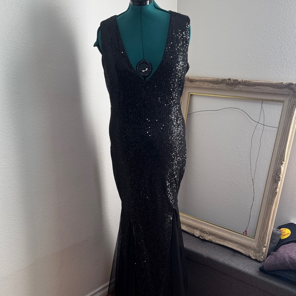 Elegant Black Sequin Evening Gown